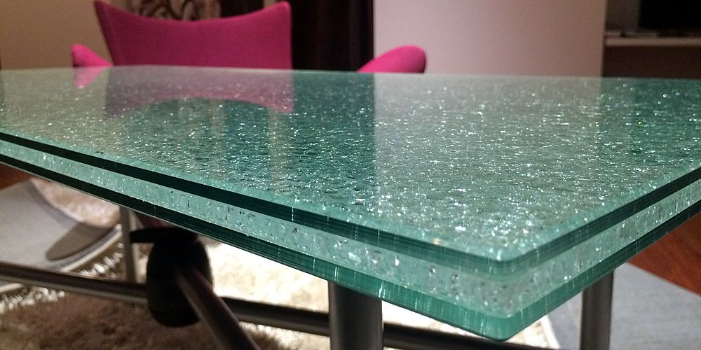 Plateau de table en verre feuilleté brisé